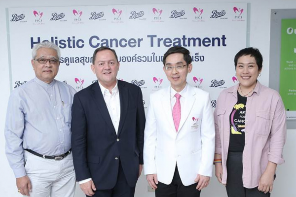 บู๊ทส์ & Art for Cancer