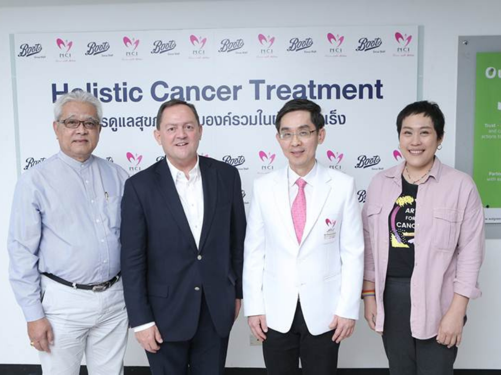 บู๊ทส์ & Art for Cancer